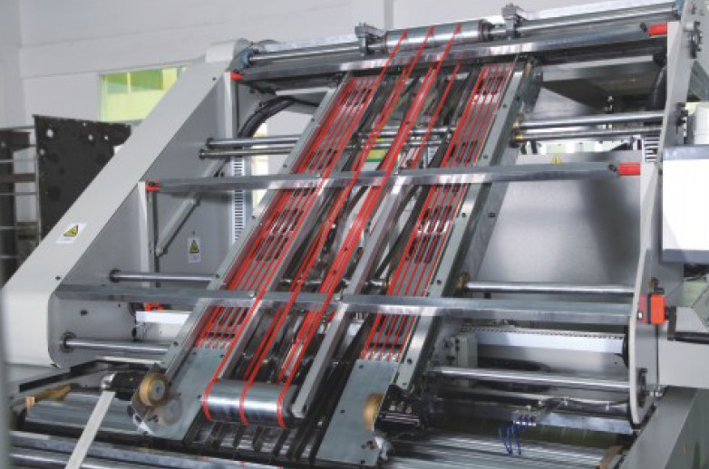 Oluklu 1450mm * 1450mm Yüksek Hızlı Flüt Laminasyon Makinesi DX-1450