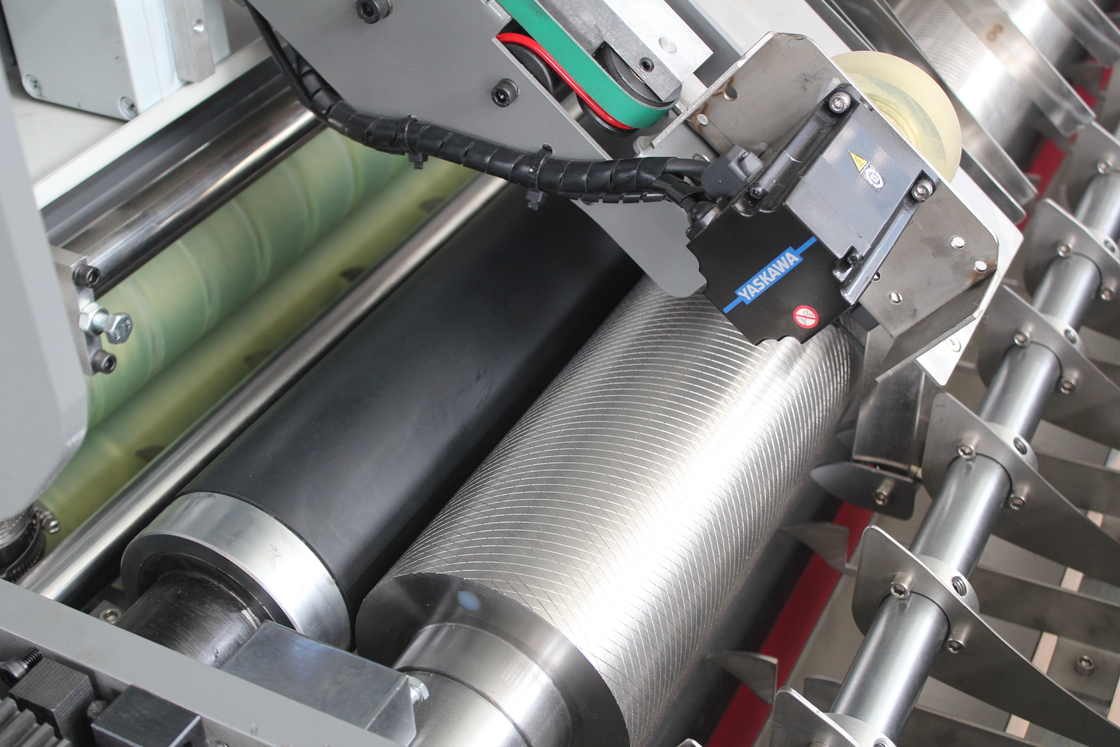 Oluklu 1450mm * 1450mm Yüksek Hızlı Flüt Laminasyon Makinesi DX-1450