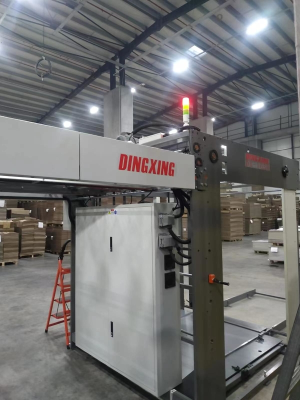 Geri Besleyici 3 Kat 5 Kat Flüt Laminasyon Makinesi 150m / Min PLC Kontrolü