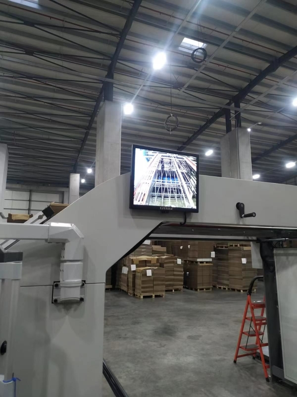 Geri Besleyici 3 Kat 5 Kat Flüt Laminasyon Makinesi 150m / Min PLC Kontrolü