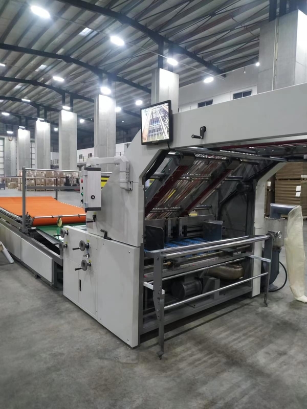 Geri Besleyici 3 Kat 5 Kat Flüt Laminasyon Makinesi 150m / Min PLC Kontrolü