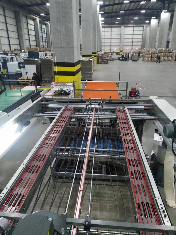 Geri Besleyici 3 Kat 5 Kat Flüt Laminasyon Makinesi 150m / Min PLC Kontrolü