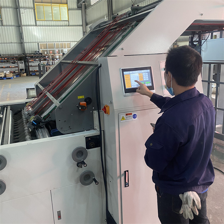 Yüksek Hızlı Oluklu Kutu Flüt Laminasyon Makinesi 2 3 5 7 Kat