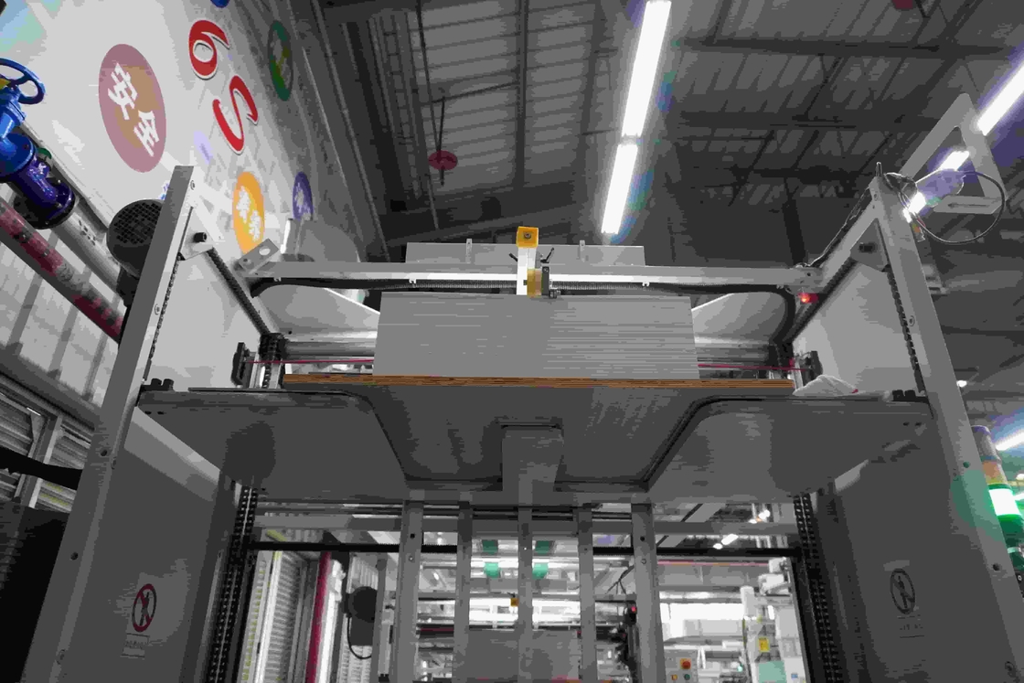 Yüksek hassasiyetli karton laminatörü ± 0.5mm doğruluk ve 100-800g/m2 üst kağıt kalınlığı ile