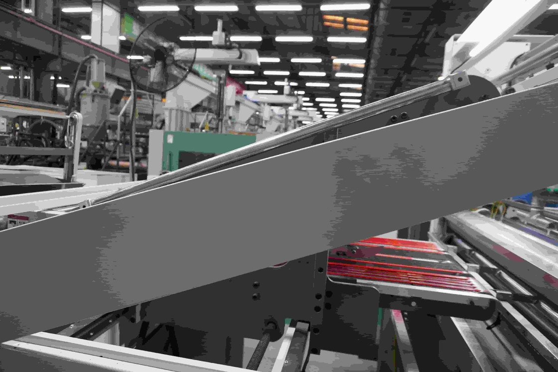 Yüksek hassasiyetli karton laminatörü ± 0.5mm doğruluk ve 100-800g/m2 üst kağıt kalınlığı ile