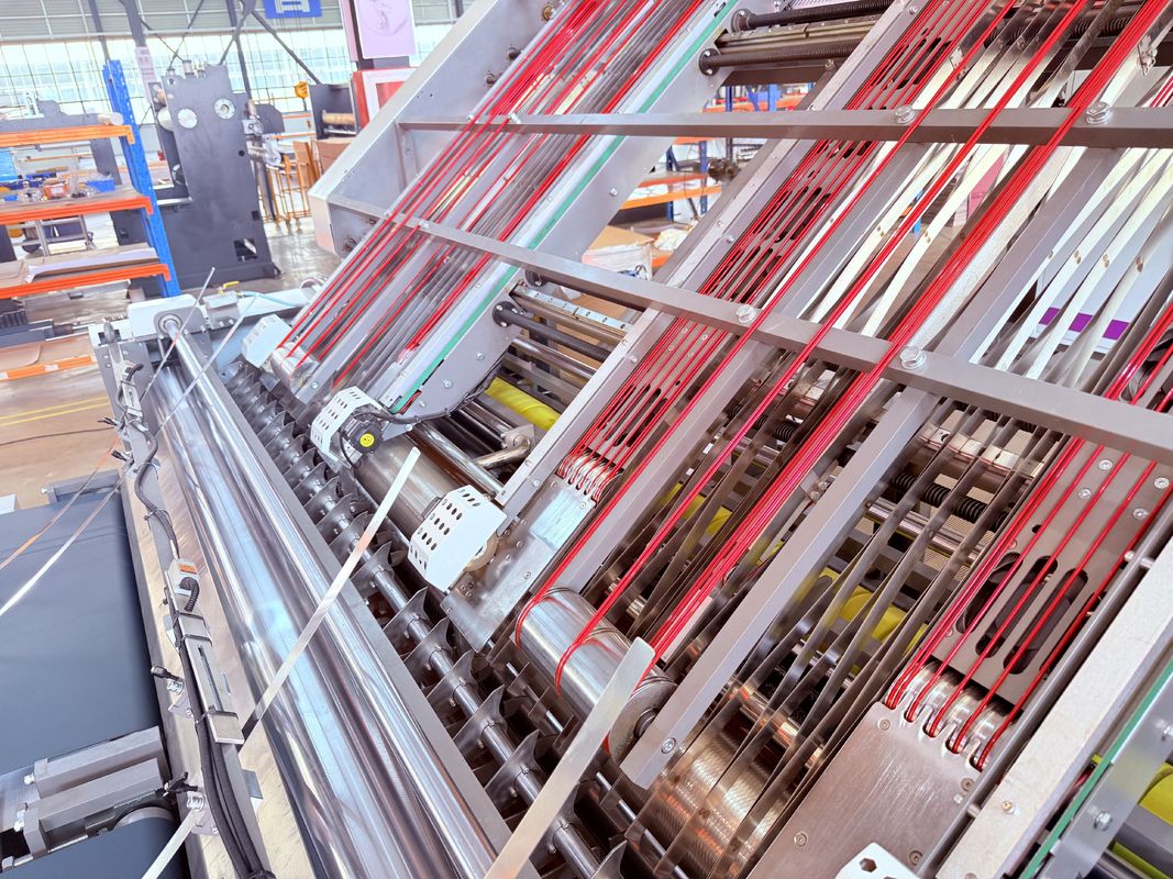 Uzaktan Kumandalı İsteğe Bağlı Oluklu Yapıştırma Makinesi Otomatik Oluklu Laminasyon Makinesi, Oluklu Mukavva Birleştirme için Otomatik Kontrol Sunar