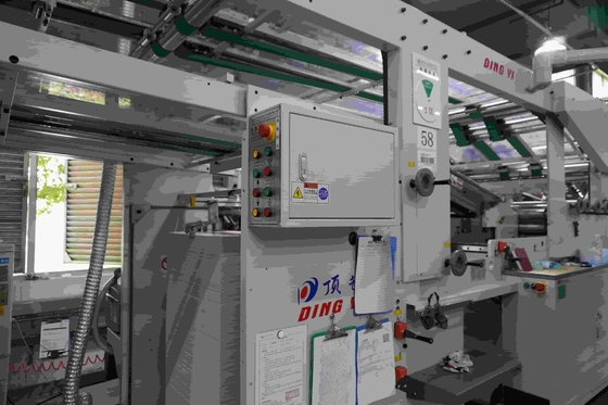 Yüksek hassasiyetli karton laminatörü ± 0.5mm doğruluk ve 100-800g/m2 üst kağıt kalınlığı ile